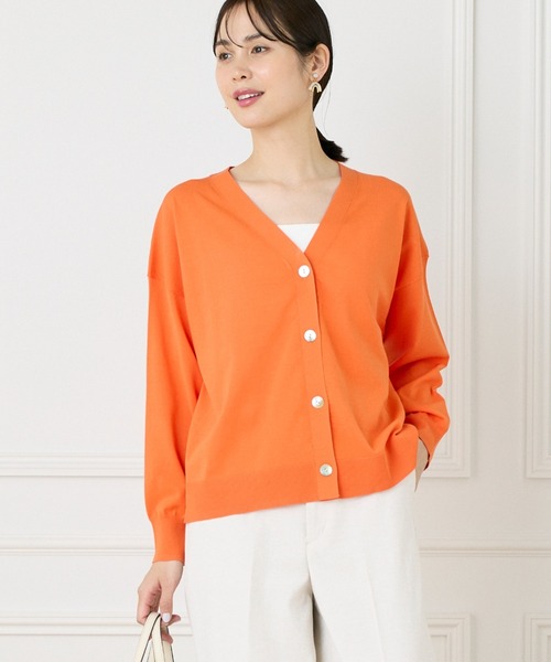 INED（イネド）の「1/28 Good Mood Vネックカーディガン（カーディガン/ボレロ・レディース・ネイビー/オフホワイト/カーキ/オレンジ・9号）」の2枚目の写真