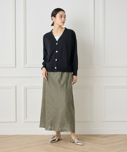 INED（イネド）の「1/28 Good Mood Vネックカーディガン（カーディガン/ボレロ・レディース・ネイビー/オフホワイト/カーキ/オレンジ・9号）」の9枚目の写真