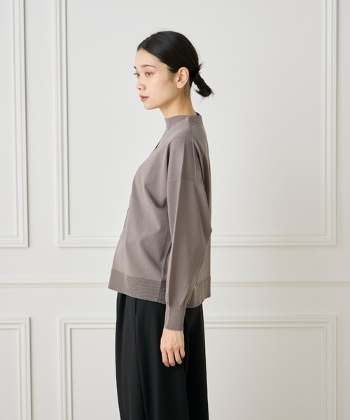 INED（イネド）の「1/28 Good Mood Vネックカーディガン（カーディガン/ボレロ・レディース・ネイビー/オフホワイト/カーキ/オレンジ・9号）」の16枚目の写真