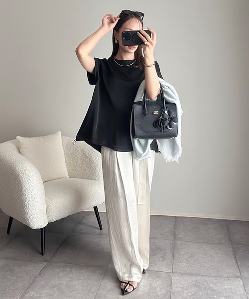 Emma Taylor（エマテイラー）の「ライトダンボールサテンドッキングショートスリーブプルオーバー（Tシャツ/カットソー・レディース・ベージュ/ホワイト/ブラック・FREE）」の11枚目の写真
