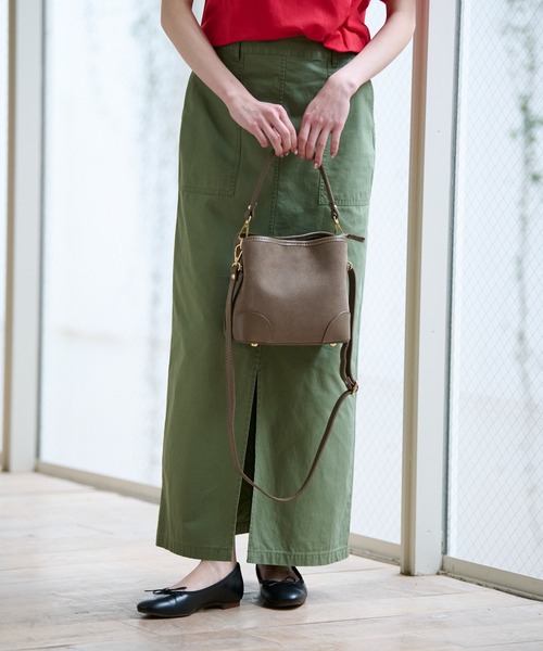 AULENTTI(オウレンティ)の「【AULENTTI/オウレンティ】2WAY スウェードワンハンドルミニバッグ / ショルダーバッグ【WEB限定】(ショルダーバッグ・レディース・グレイッシュベージュ/スミクロ・フリー)」の22枚目の写真