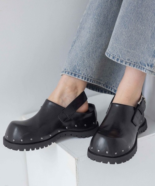 JEANASIS(ジーナシス)の「スタッズボリュームサボ/571517(サンダル・レディース・ブラック/ブラウン・MEDIUM/LARGE)」の1枚目の写真