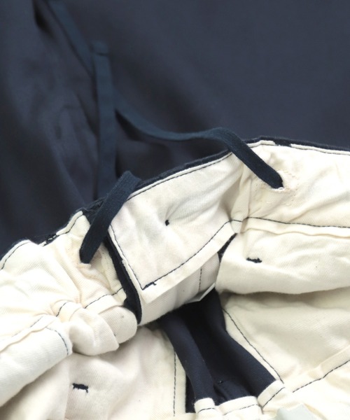 OMNIGOD（オムニゴッド）の「[OMNIGOD womens / オムニゴッド] 30/2ウエポン ルーズイージーチノトラウザー（チノパンツ・レディース・ベージュ/ネイビー・1/0）」の22枚目の写真