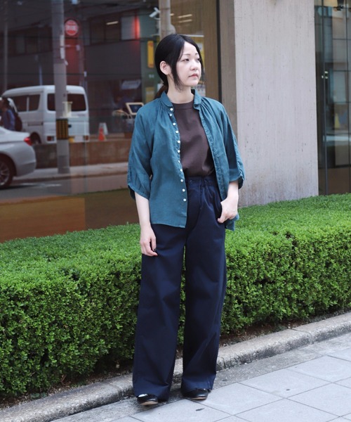 OMNIGOD（オムニゴッド）の「[OMNIGOD womens / オムニゴッド] 30/2ウエポン ルーズイージーチノトラウザー（チノパンツ・レディース・ベージュ/ネイビー・1/0）」の19枚目の写真