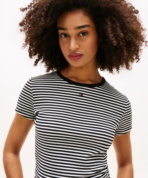 tommy jeans(トミー ジーンズ)の「スリムエッセンシャルリブショートスリーブTシャツ(Tシャツ/カットソー・レディース・マルチ/ブラック/レッド・MEDIUM/SMALL/LARGE/X-SMALL)」の4枚目の写真