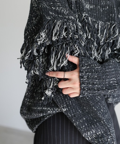 select MOCA（セレクトモカ）の「クルーネックミックスフリンジニットトップス（ニット/セーター・レディース・チャコールグレー/ブラウン/ライトグレー・FREE）」の9枚目の写真