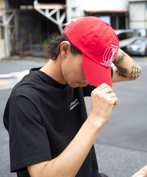 FFEIN（フェイン）の「【FFEIN(フェイン)】アートロゴ刺繍キャップ / 刺繍 深めキャップ（キャップ・メンズ・レッド/ブラウン/イエロー/ブラック/ブルー/ネイビー・FREE）」の8枚目の写真