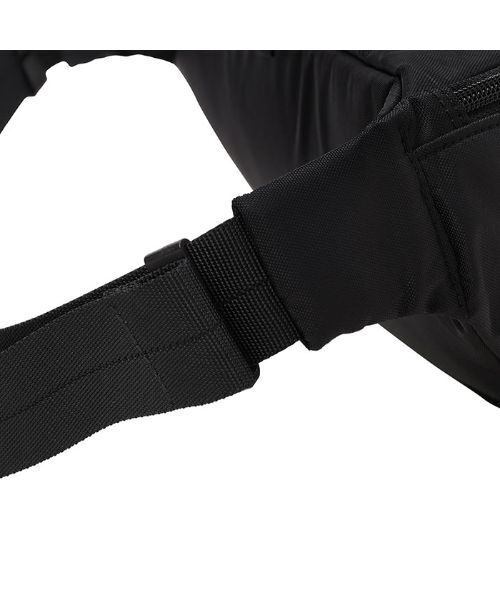 PORTER(ポーター)の「フラッシュ ウエストバッグ(L)(ボディバッグ/ウエストポーチ・メンズ・ブラック/ネイビー・FREE)」の9枚目の写真