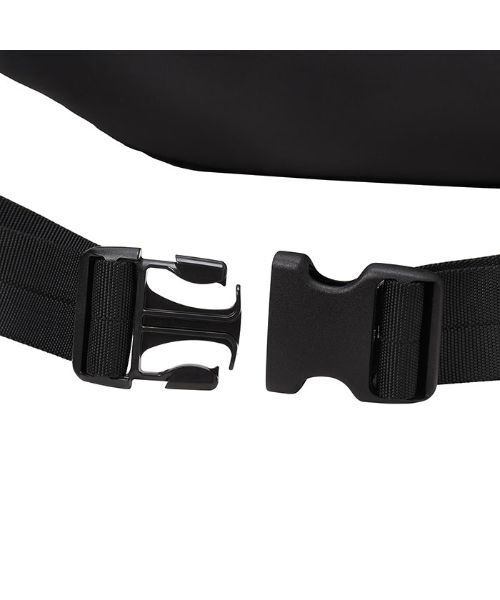 PORTER(ポーター)の「フラッシュ ウエストバッグ(L)(ボディバッグ/ウエストポーチ・メンズ・ブラック/ネイビー・FREE)」の11枚目の写真