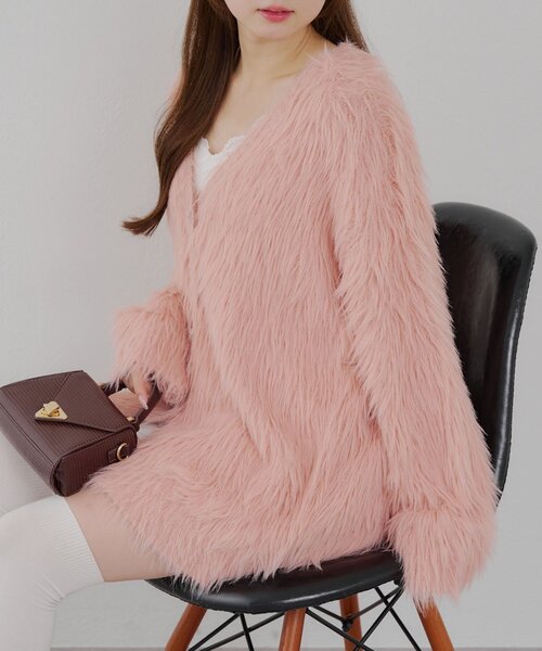 continuer de NICE CLAUP（コンティニューデナイスクラップ）の「フェザーBIGカーディガン（カーディガン/ボレロ・レディース・ベージュ/ピンク/オフホワイト/チャコールグレー・FREE）」の4枚目の写真