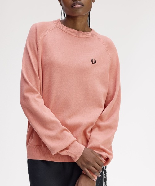 FRED PERRY(フレッドペリー)の「Crew Neck Jumper/クルーネックニット(ニット/セーター・レディース・ブラック/ピンク・10)」の1枚目の写真