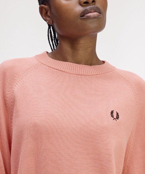 FRED PERRY(フレッドペリー)の「Crew Neck Jumper/クルーネックニット(ニット/セーター・レディース・ブラック/ピンク・10)」の3枚目の写真