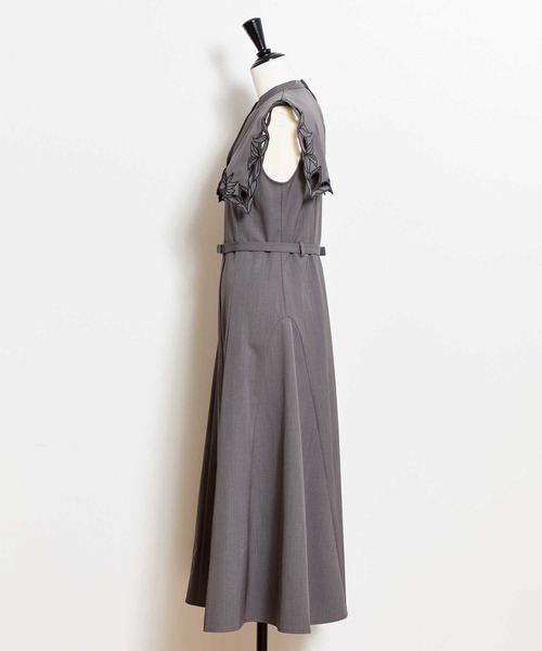 NOELA（ノエラ）の「【15周年】カットワークカラーワンピース（ワンピース・レディース・ラベンダー/チャコールグレー・M/S）」の4枚目の写真