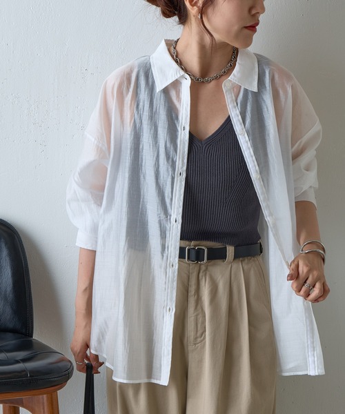 COLONY 2139（コロニートゥーワンスリーナイン）の「シアーオーバーシャツ（シャツ/ブラウス・レディース・ホワイト/ブラウン/ブラック/グレー・FREE）」の2枚目の写真