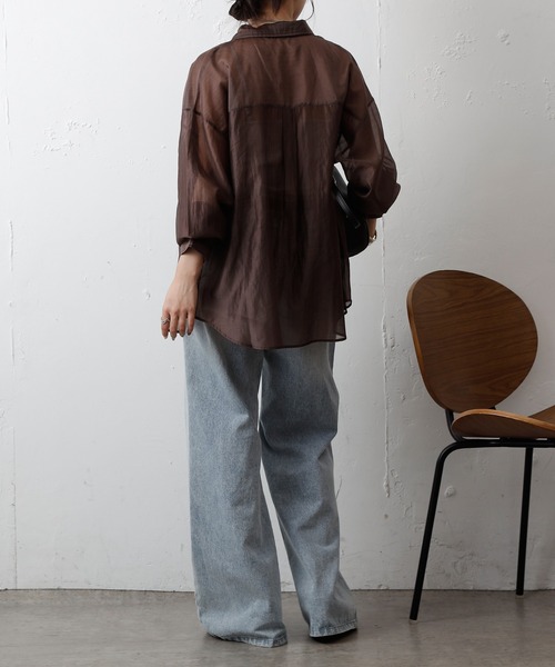 COLONY 2139（コロニートゥーワンスリーナイン）の「シアーオーバーシャツ（シャツ/ブラウス・レディース・ホワイト/ブラウン/ブラック/グレー・FREE）」の9枚目の写真