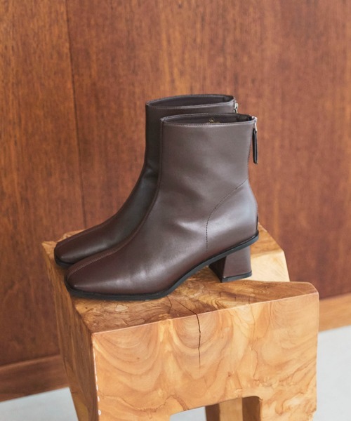 Doux archives（ドゥアルシーヴ）の「スクエアトゥブーツ（ブーツ・レディース・ブラック/ブラウン・SMALL/MEDIUM/LARGE）」の2枚目の写真