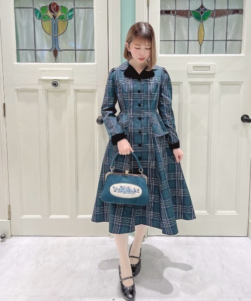 an another angelus（アンアナザーアンジェラス）の「フレームローズ刺繍クロップドがま口バッグ/fint フィント（ハンドバッグ・レディース・ボルドー/ブルーグリーン・FREE）」の7枚目の写真