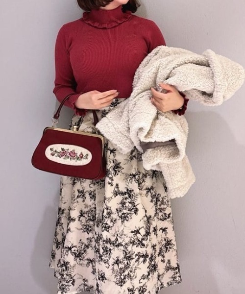 an another angelus（アンアナザーアンジェラス）の「フレームローズ刺繍クロップドがま口バッグ/fint フィント（ハンドバッグ・レディース・ボルドー/ブルーグリーン・FREE）」の4枚目の写真