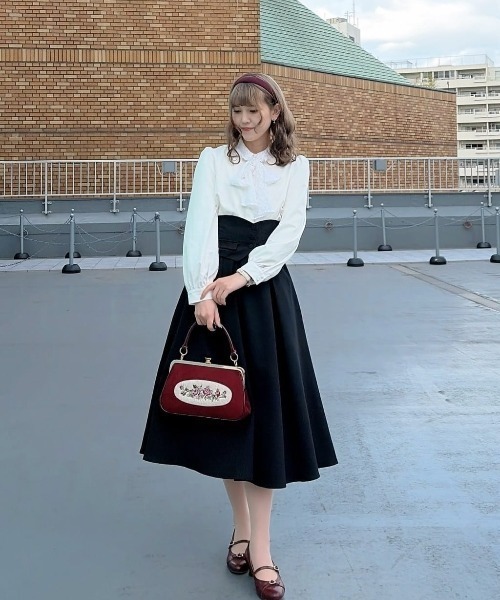 an another angelus（アンアナザーアンジェラス）の「フレームローズ刺繍クロップドがま口バッグ/fint フィント（ハンドバッグ・レディース・ボルドー/ブルーグリーン・FREE）」の3枚目の写真