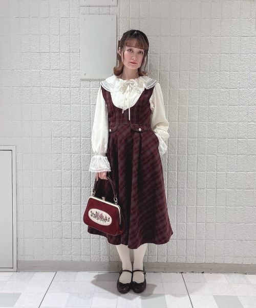 an another angelus（アンアナザーアンジェラス）の「フレームローズ刺繍クロップドがま口バッグ/fint フィント（ハンドバッグ・レディース・ボルドー/ブルーグリーン・FREE）」の12枚目の写真