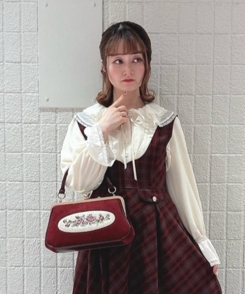 an another angelus（アンアナザーアンジェラス）の「フレームローズ刺繍クロップドがま口バッグ/fint フィント（ハンドバッグ・レディース・ボルドー/ブルーグリーン・FREE）」の11枚目の写真