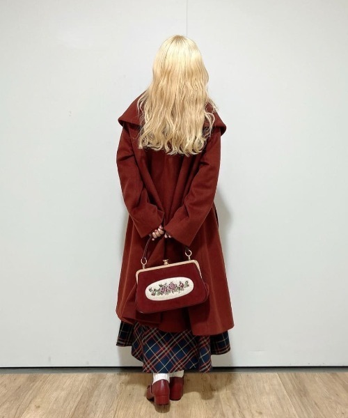 an another angelus（アンアナザーアンジェラス）の「フレームローズ刺繍クロップドがま口バッグ/fint フィント（ハンドバッグ・レディース・ボルドー/ブルーグリーン・FREE）」の19枚目の写真