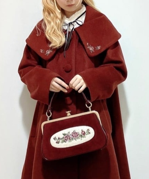 an another angelus（アンアナザーアンジェラス）の「フレームローズ刺繍クロップドがま口バッグ/fint フィント（ハンドバッグ・レディース・ボルドー/ブルーグリーン・FREE）」の18枚目の写真