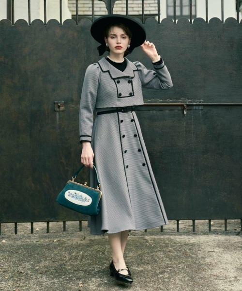 an another angelus（アンアナザーアンジェラス）の「フレームローズ刺繍クロップドがま口バッグ/fint フィント（ハンドバッグ・レディース・ボルドー/ブルーグリーン・FREE）」の15枚目の写真