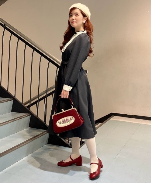 an another angelus（アンアナザーアンジェラス）の「フレームローズ刺繍クロップドがま口バッグ/fint フィント（ハンドバッグ・レディース・ボルドー/ブルーグリーン・FREE）」の17枚目の写真