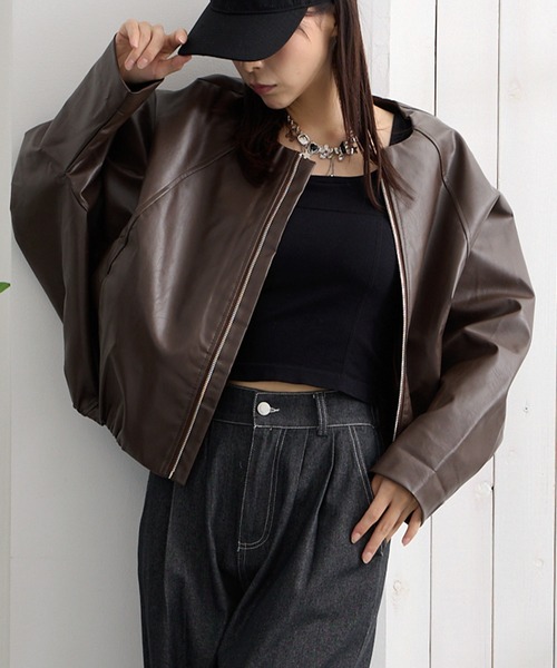 ADDITION STORE(アディションストア)の「(トレンドのショート丈、ワイドシルエット) 衿無し ワイドシルエット フェイク レザージャケット(女性らしいノーカラー、ドルマンスリーブデザイン) / No Collar Wide Silhouette Faux Leather Jacket(ライダースジャケット・レディース・ブラウン/ブラック・FREE)」の12枚目の写真