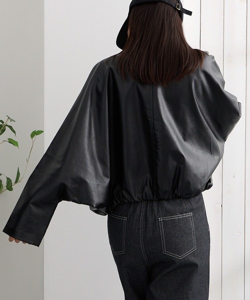 ADDITION STORE(アディションストア)の「(トレンドのショート丈、ワイドシルエット) 衿無し ワイドシルエット フェイク レザージャケット(女性らしいノーカラー、ドルマンスリーブデザイン) / No Collar Wide Silhouette Faux Leather Jacket(ライダースジャケット・レディース・ブラウン/ブラック・FREE)」の20枚目の写真