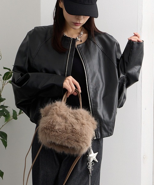 ADDITION STORE(アディションストア)の「(トレンドのショート丈、ワイドシルエット) 衿無し ワイドシルエット フェイク レザージャケット(女性らしいノーカラー、ドルマンスリーブデザイン) / No Collar Wide Silhouette Faux Leather Jacket(ライダースジャケット・レディース・ブラウン/ブラック・FREE)」の16枚目の写真