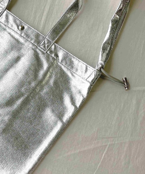 Q(キュー)の「メタリックシャーリングトート(トートバッグ・レディース・ピンクゴールド/シルバー・ONE SIZE)」の14枚目の写真