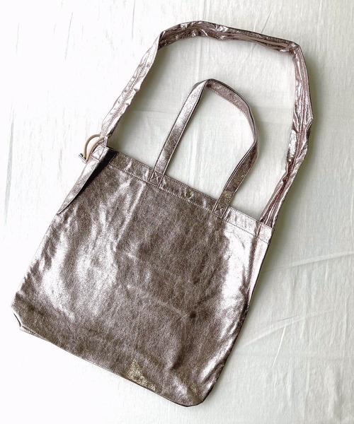 Q(キュー)の「メタリックシャーリングトート(トートバッグ・レディース・ピンクゴールド/シルバー・ONE SIZE)」の15枚目の写真