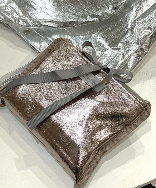 Q(キュー)の「メタリックシャーリングトート(トートバッグ・レディース・ピンクゴールド/シルバー・ONE SIZE)」の9枚目の写真