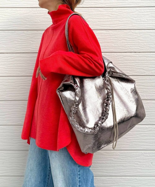 Q(キュー)の「メタリックシャーリングトート(トートバッグ・レディース・ピンクゴールド/シルバー・ONE SIZE)」の7枚目の写真