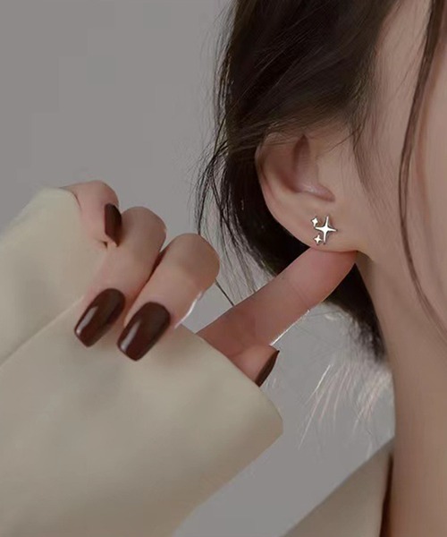 Lace Ladies(レースレディース)の「スター モチーフ メタリック ミニ ピアス(ピアス(両耳用)・レディース・シルバー/ゴールド・FREE)」の4枚目の写真