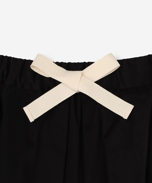 nicholson&nicholson（ニコルソンアンドニコルソン）の「nicholson & nicholson | 〈別注〉 コットン タックスカート WOMEN（スカート・レディース・ブラック/ダークブラウン・38）」の6枚目の写真