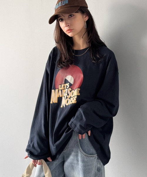 Java(ジャバ)の「《JaVaジャバコラボ》「前後抜かりなし。」綿100%レコード盤レトロツアーロゴTシャツ(長袖)(Tシャツ/カットソー・メンズ・ホワイト/レッド/チャコールグレー/ネイビー・SMALL/MEDIUM/LARGE)」の1枚目の写真