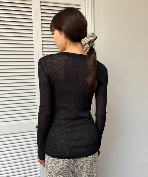 FUULLY STUDIO（フーリィーステューディオ）の「シアースリットロングスリーブトップス（Tシャツ/カットソー・レディース・ダークブラウン/ブラック/グレイッシュベージュ・FREE）」の7枚目の写真