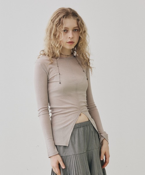 FUULLY STUDIO（フーリィーステューディオ）の「シアースリットロングスリーブトップス（Tシャツ/カットソー・レディース・ダークブラウン/ブラック/グレイッシュベージュ・FREE）」の19枚目の写真