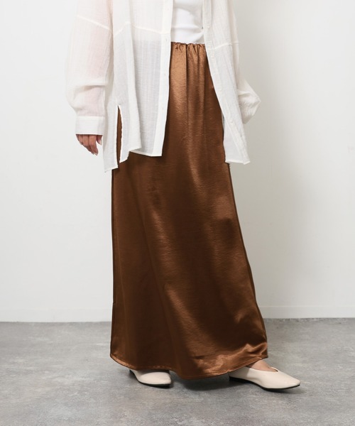 Floran（フローラン）の「サテン セミフレアスカート（スカート・レディース・ブラウン/ブラック/グレイッシュベージュ/アイボリー・FREE）」の12枚目の写真