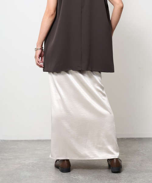 Floran（フローラン）の「サテン セミフレアスカート（スカート・レディース・ブラウン/ブラック/グレイッシュベージュ/アイボリー・FREE）」の20枚目の写真