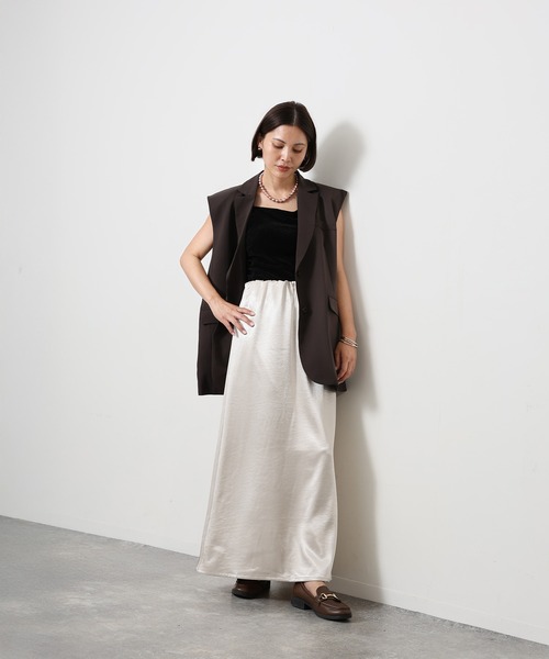 Floran（フローラン）の「サテン セミフレアスカート（スカート・レディース・ブラウン/ブラック/グレイッシュベージュ/アイボリー・FREE）」の7枚目の写真