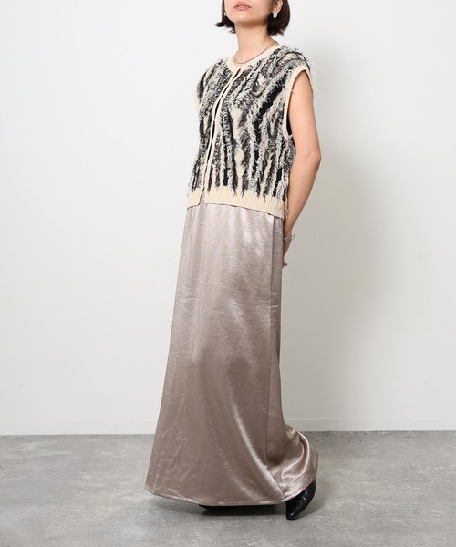 Floran（フローラン）の「サテン セミフレアスカート（スカート・レディース・ブラウン/ブラック/グレイッシュベージュ/アイボリー・FREE）」の14枚目の写真