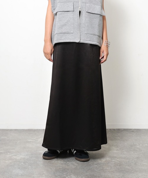 Floran（フローラン）の「サテン セミフレアスカート（スカート・レディース・ブラウン/ブラック/グレイッシュベージュ/アイボリー・FREE）」の21枚目の写真