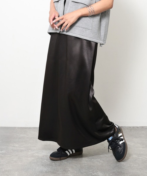 Floran（フローラン）の「サテン セミフレアスカート（スカート・レディース・ブラウン/ブラック/グレイッシュベージュ/アイボリー・FREE）」の9枚目の写真