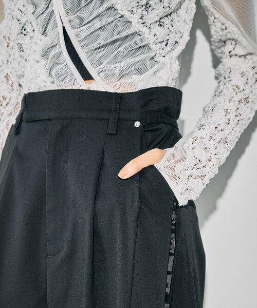 UNITED TOKYO（ユナイテッドトウキョウ）の「【残りわずか！】バレルレッグパンツ｜ウォッシャブル/防シワ/ストレッチ/吸水速乾/防菌消臭/UVカット/バレルパンツ/冬服（スラックス・レディース・グレー/ブラック・1/2）」の15枚目の写真