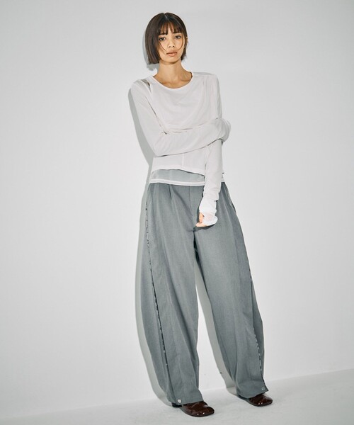 UNITED TOKYO（ユナイテッドトウキョウ）の「【残りわずか！】バレルレッグパンツ｜ウォッシャブル/防シワ/ストレッチ/吸水速乾/防菌消臭/UVカット/バレルパンツ/冬服（スラックス・レディース・グレー/ブラック・1/2）」の21枚目の写真