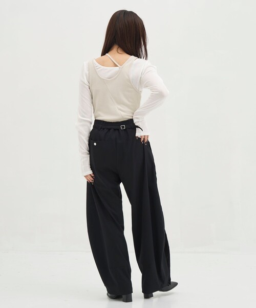 UNITED TOKYO（ユナイテッドトウキョウ）の「【残りわずか！】バレルレッグパンツ｜ウォッシャブル/防シワ/ストレッチ/吸水速乾/防菌消臭/UVカット/バレルパンツ/冬服（スラックス・レディース・グレー/ブラック・1/2）」の3枚目の写真